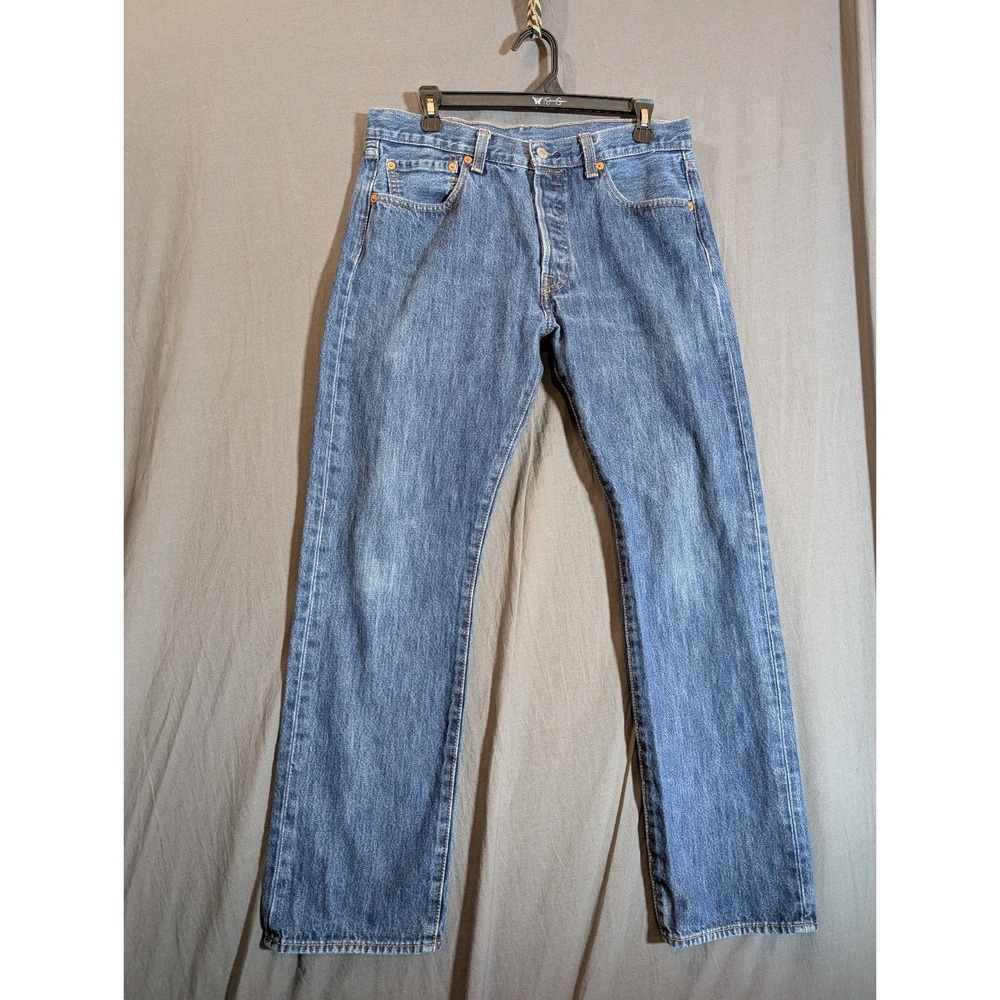 Levi's 501 Original Fit men's jeans in a blue, medium-wash denim W34 L32